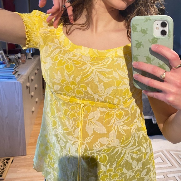 yellow sheer top 💛 - Picture 4 of 4